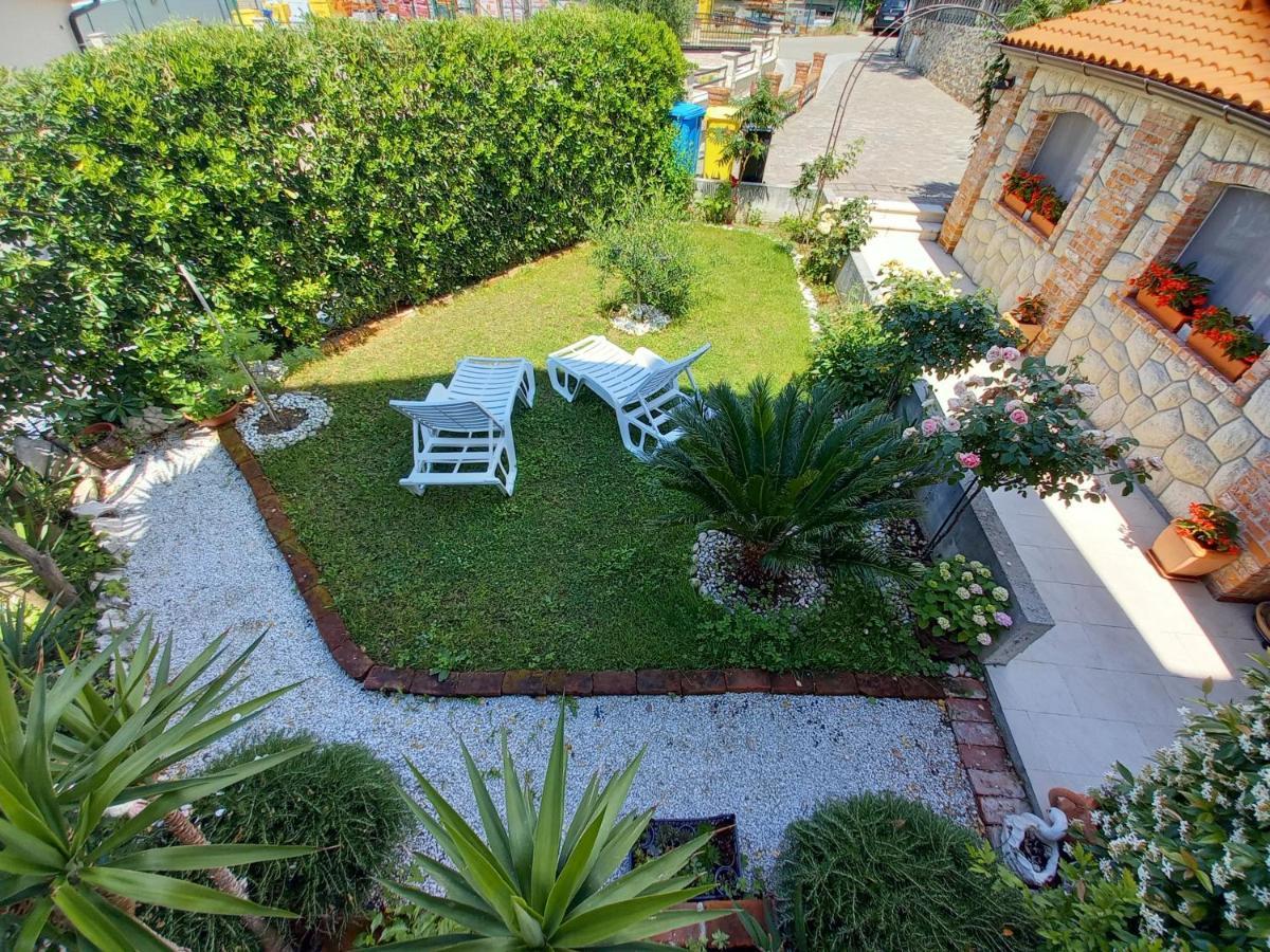 Apartmani Dijana Palit Exterior foto